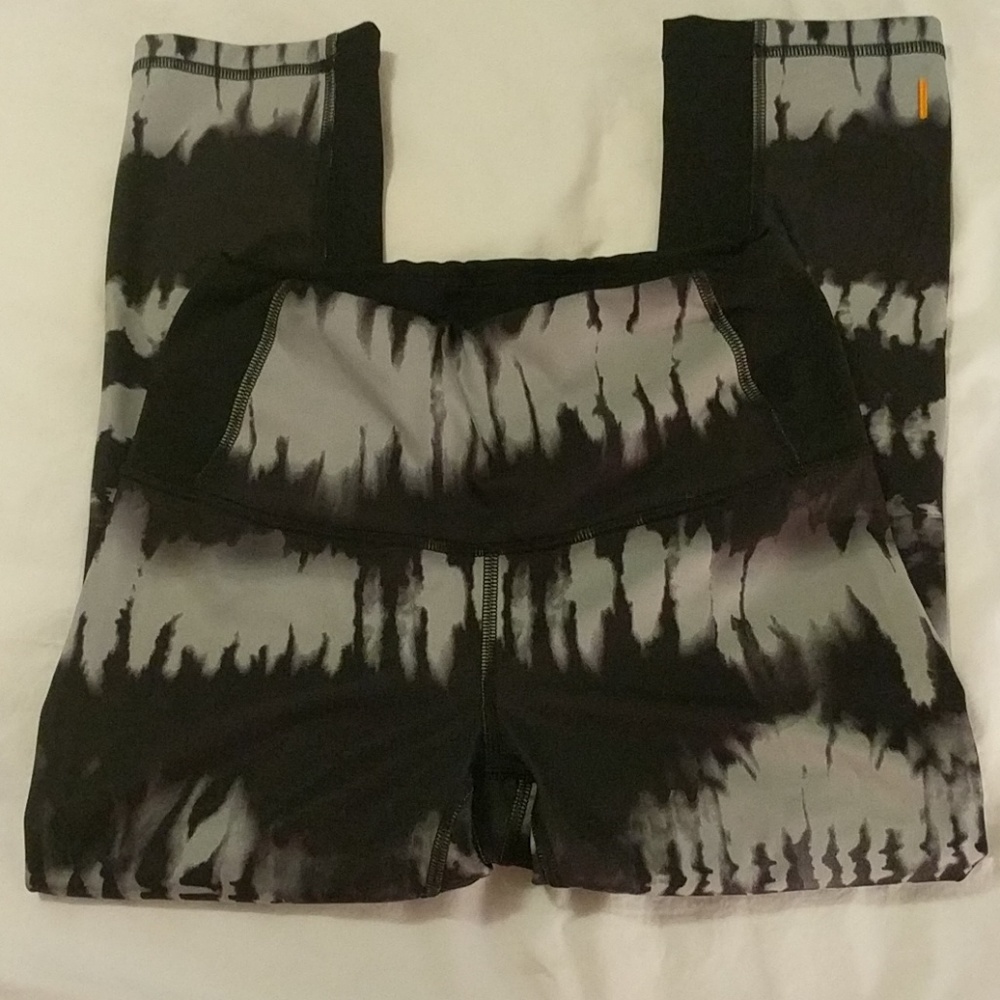 Lucy crop yoga leggings